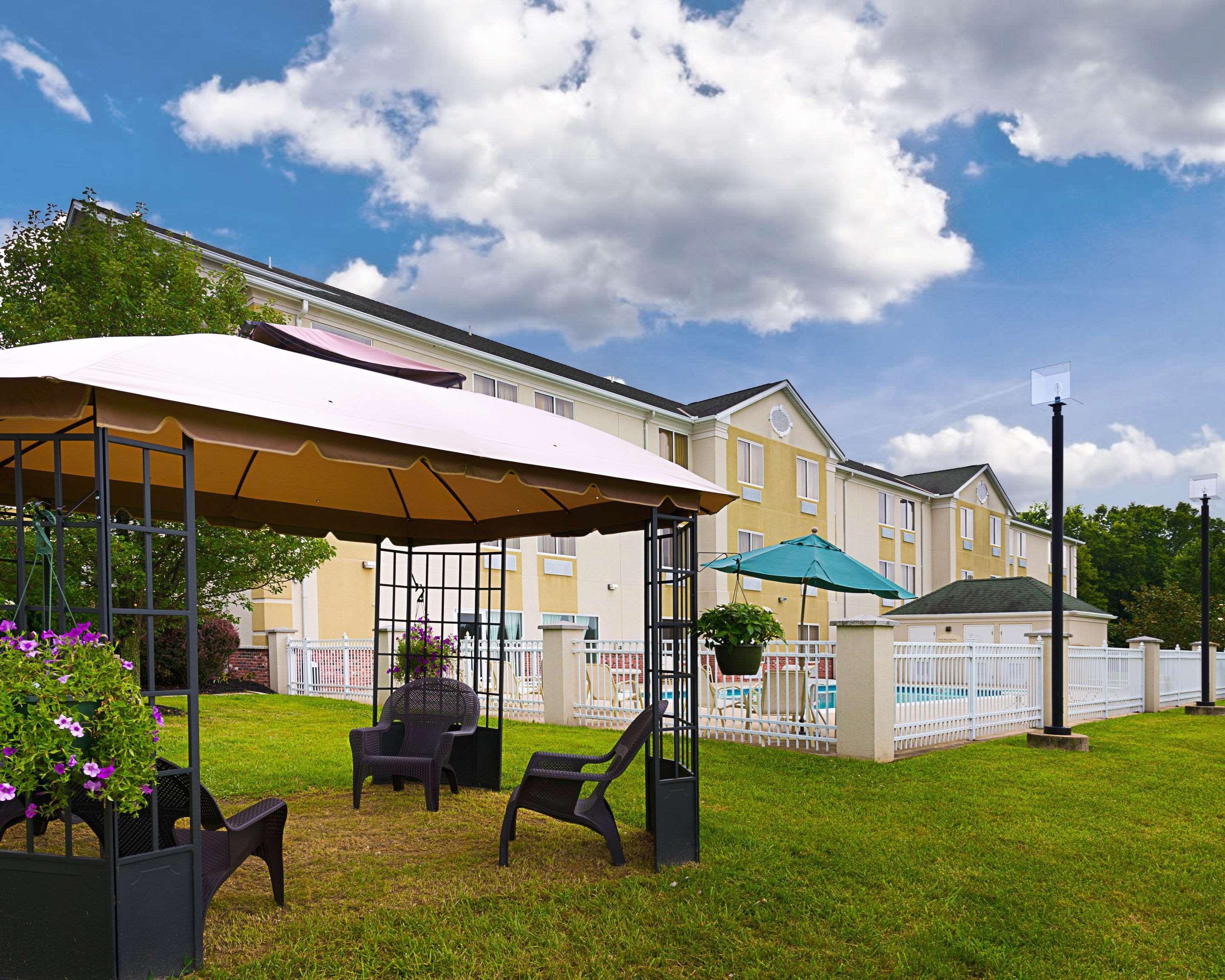 Quality Inn Spring Mills - Martinsburg North Экстерьер фото