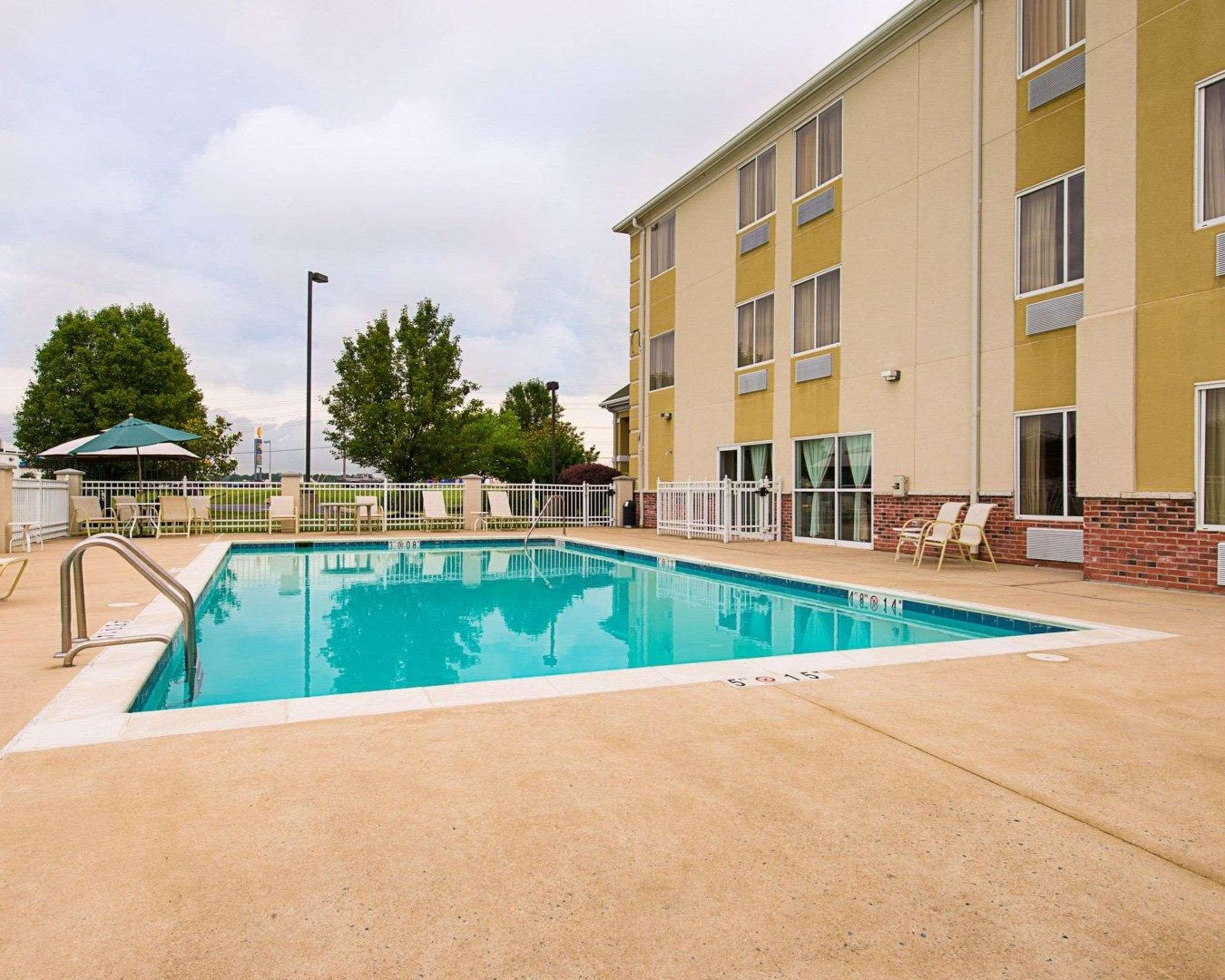 Quality Inn Spring Mills - Martinsburg North Экстерьер фото