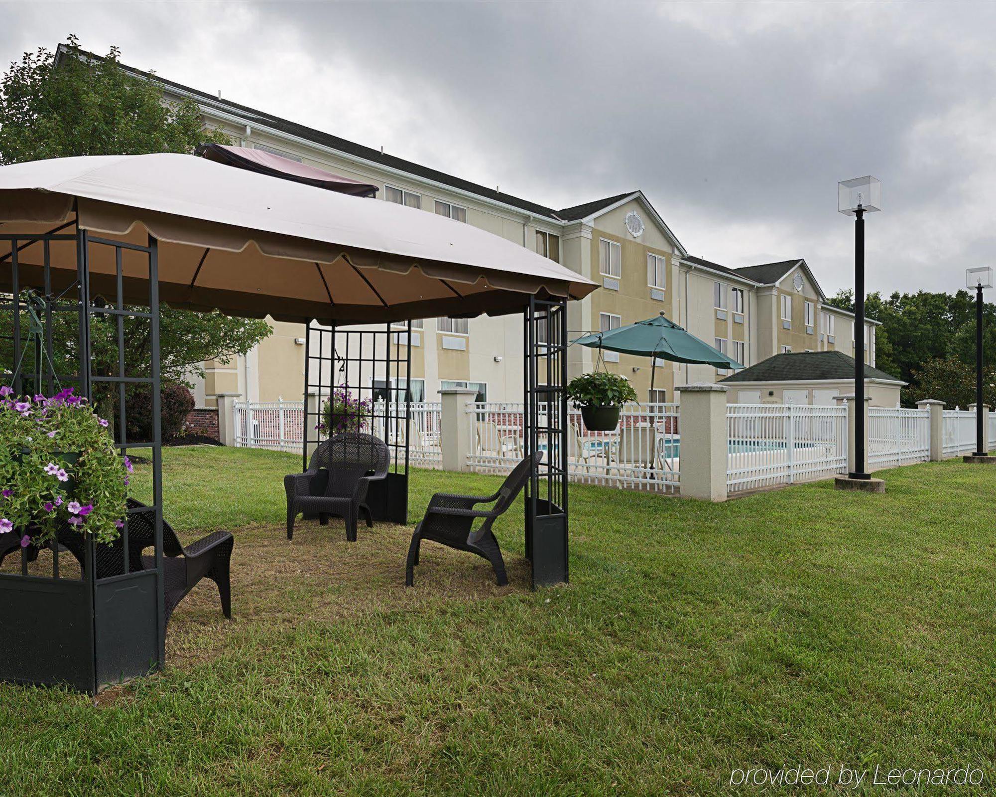 Quality Inn Spring Mills - Martinsburg North Экстерьер фото