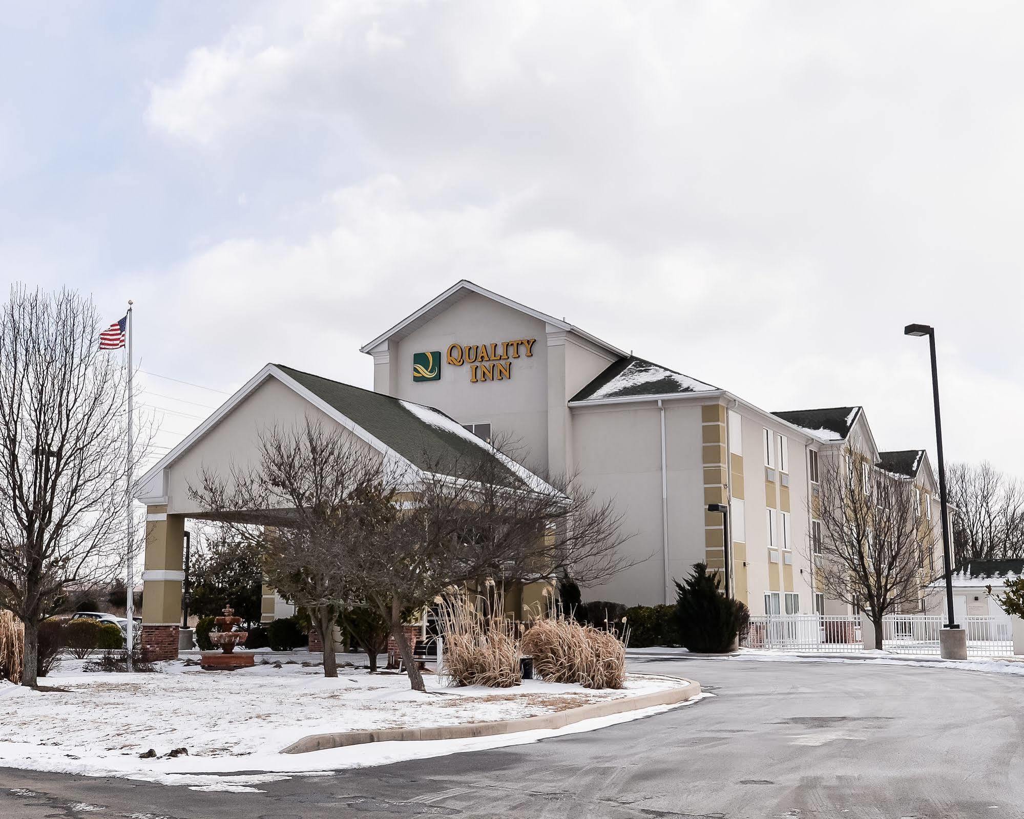 Quality Inn Spring Mills - Martinsburg North Экстерьер фото